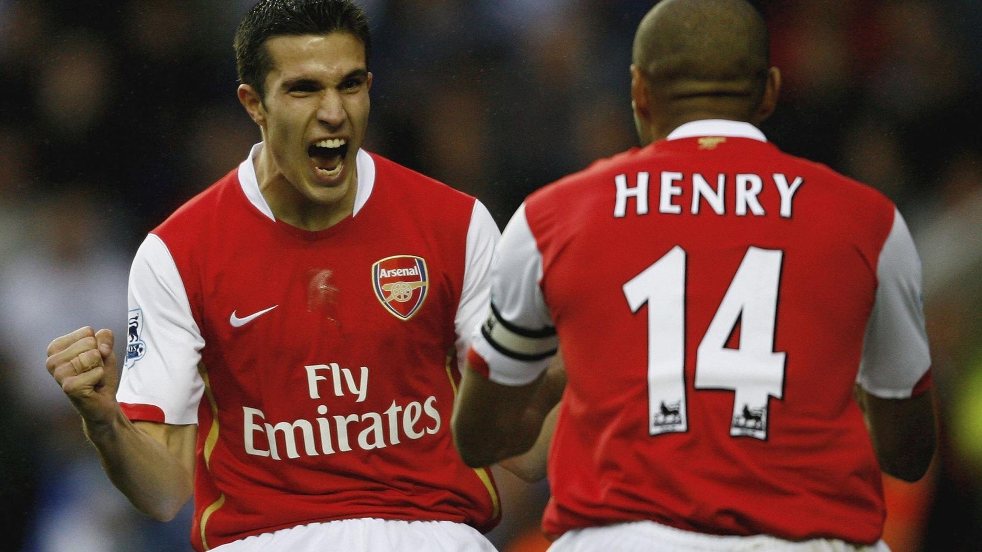 核心后腰是否具备长传转移能力决定控场等级，核心是腰部力量吗